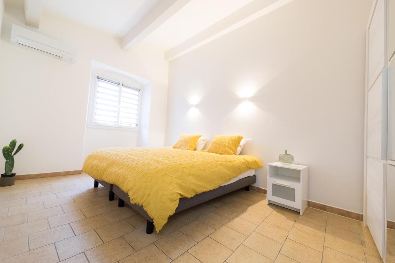 Ravissant Triplex Et Duplex Au Centre De Pont St Esprit 아파트 외부 사진